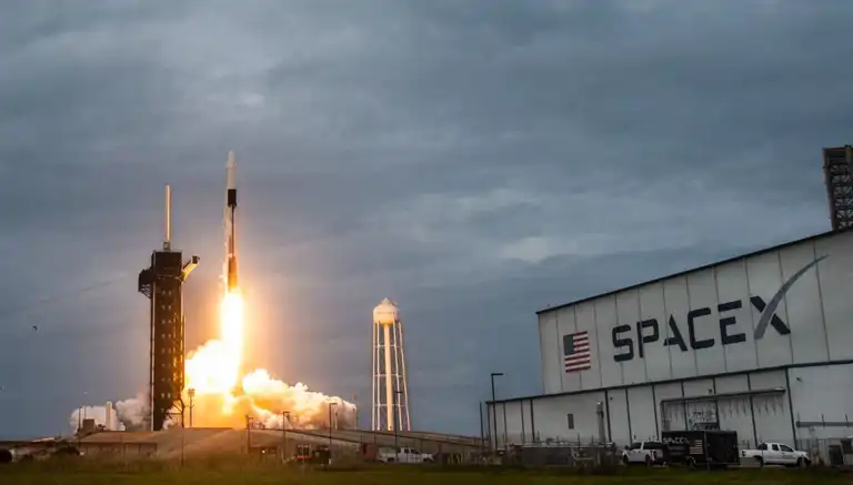 SpaceX, Yeni Bir Uyduları Grubu Fırlattı